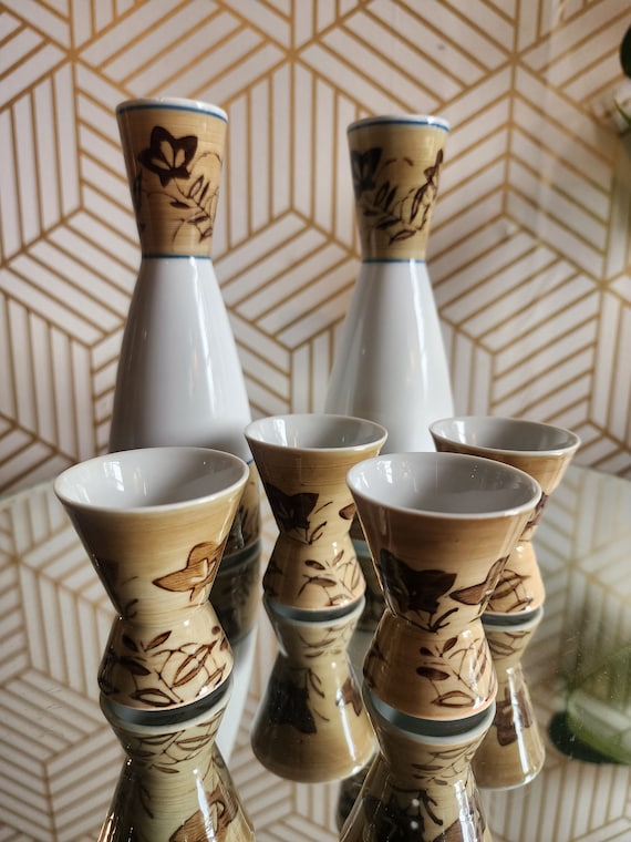 Antique Japanese Porcelan Saki Set of 6