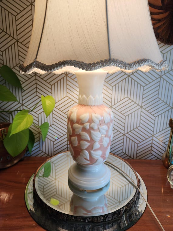Vintage Art Deco Aladdin Alacite Table Lamp Ivy Leaves with Pink Background, Matching Glass Finial