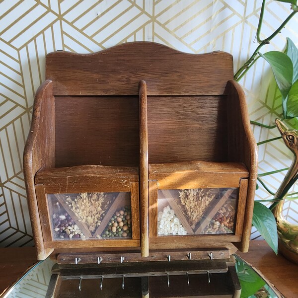 Vintage houten opberger voor post en sleutels met originele sticker
