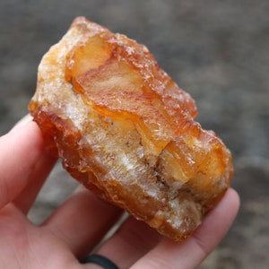 163 g piccola agata corniola Washington arancione con centro di cristalli di quarzo - roccia per decorazioni per la casa, roccia da esposizione, regalo per l&#39;inaugurazione della casa