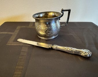 Zestaw Colonial Silver Company, poczwórnie platerowany srebrem, kubek dla dziecka i nóż do masła