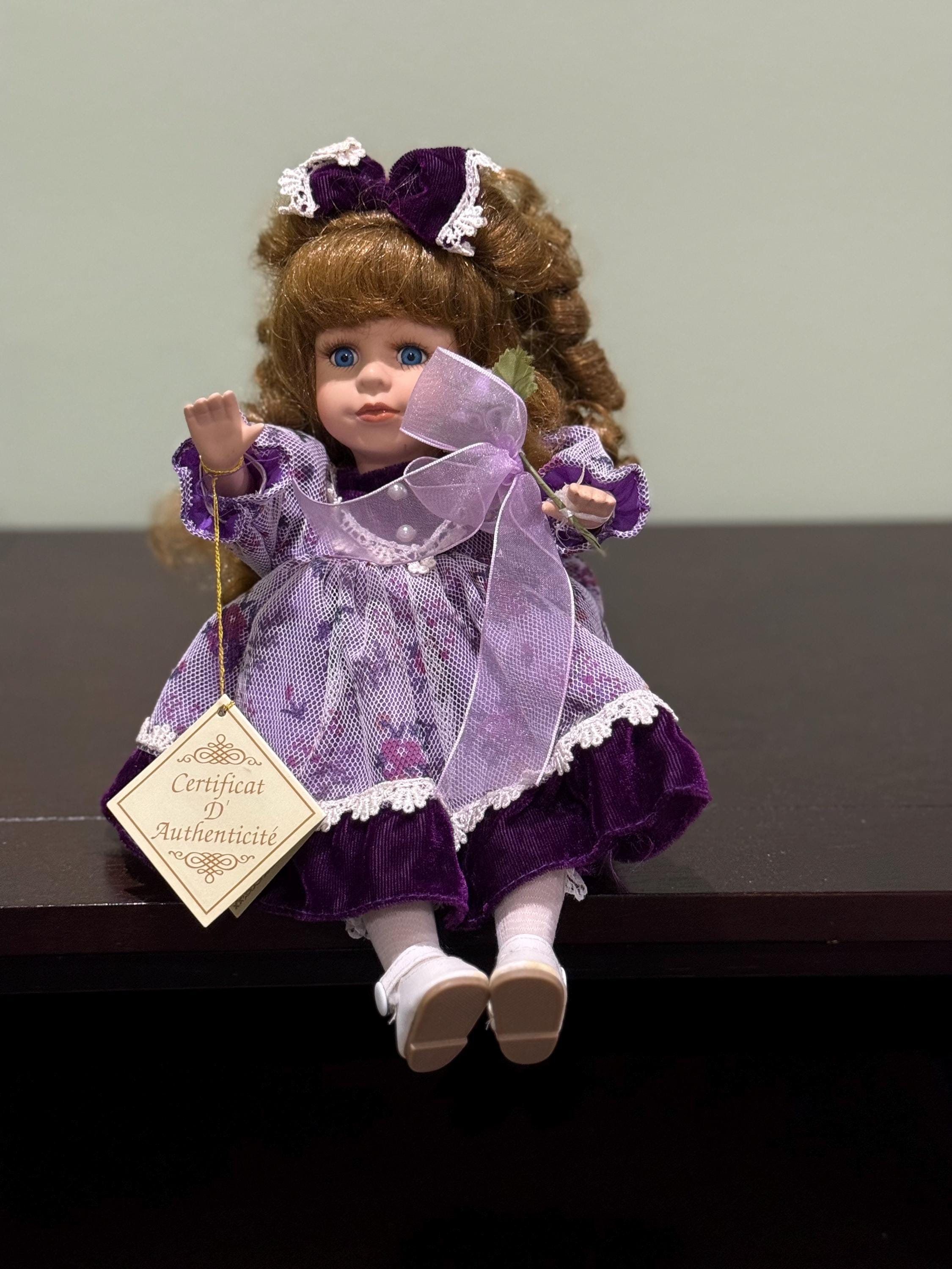 Porcelain Sitting Doll Moves to Music Box Wind up Key “collectors