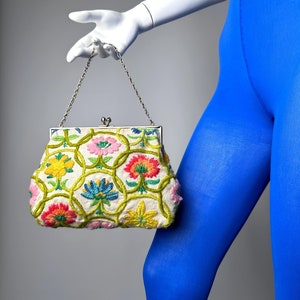 CAVAREE Floral Yarn Embroidered Purse Vintage 60s Vibrant Color Flower Motif KISS Lock Hard Top Frame Chain Strap