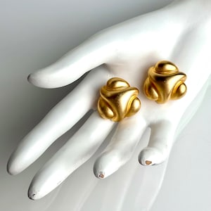 CAVAREE Vintage Kenneth Jay Lane KJL Modernist Brushed Gold Plated Clip On Earrings SIGNED
