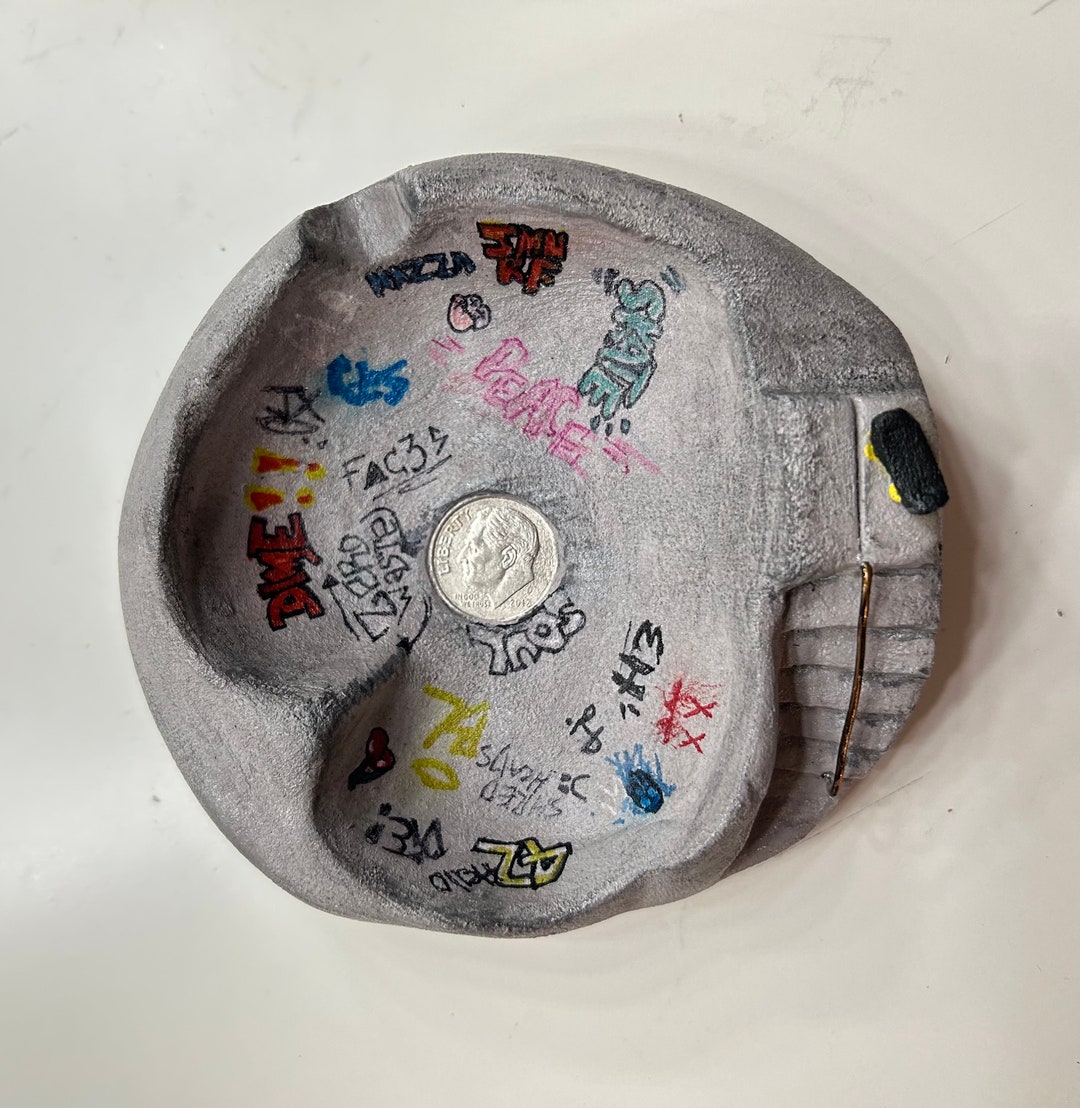 少年インザフッドGRAFFITI POOL ASH TRAY by K.C.V 少年インザフッドGRAFFITI POOL ASH TRAY by K.C.V Ceramic