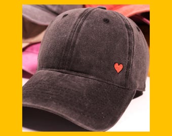 Gorra de béisbol personalizada con pequeño corazón bordado, regalo de amor para novio o novia.