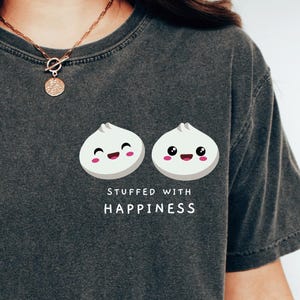 Camiseta de bolinhos fofos e recheados com felicidade, camiseta engraçada de aniversário para amantes de comida, presente kawaii para amantes de comida asiática, camiseta para chá de bebê