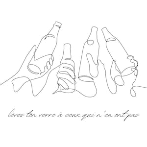Puede incluir: Dibujo de línea de cuatro manos sosteniendo botellas de cerveza, con el texto "lèves ton verre à ceux qui n'en ont pas" debajo.