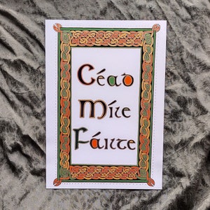 Cartello di benvenuto gaelico irlandese Cead Mile Failte Arte medievale Manoscritto miniato Libro di Durrow Nodo celtico Stampa artistica da parete Regalo di inaugurazione della casa