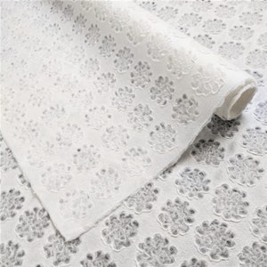 Handgemachtes Lace Kozo Washi Papier (Floret Muster) - Thai Mulberry Paper von Kozo Studio