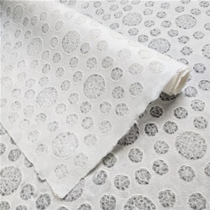 Handgemachtes Lace Kozo Washi Papier (Blasenmuster) - Thai Mulberry Paper von Kozo Studio