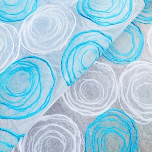 Papel washi Kozo Rose hecho a mano (azul claro y blanco): papel Thai Mulberry de Kozo Studio