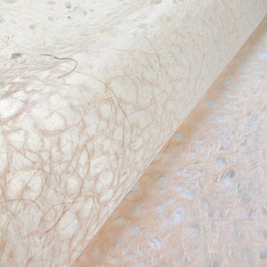 Asarakusui Lace Kozo Washi Papier (Old Rose) - Thai Mulberry Papier von Kozo Studio