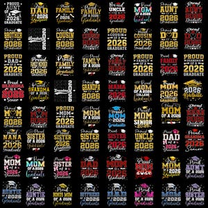 K&ouml;nnte beinhalten: Eine Sammlung von Designs zum Thema Abschluss auf schwarzem Hintergrund. Jedes Design zeigt "Proud" gefolgt von einer Familienrolle und "of a 2026 Graduate" mit einer Abbildung einer Abschlusskappe. Ma&szlig;e nicht zutreffend.