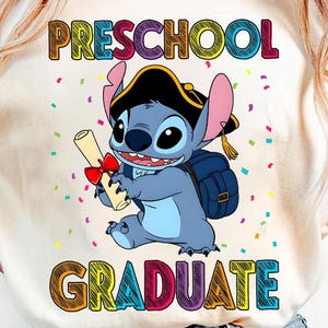 Niedliches Stitch Vorschulabonnent PNG, Kindergarten Abschluss Sublimation, Blauer Cartoon Stitch Png, Kinder graduierter Shirt Design