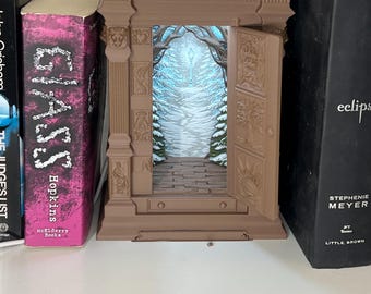 Op Narnia geïnspireerde kledingkast Boekenhoekje, boekensteunen, woondecoratie, De verborgen doorgang