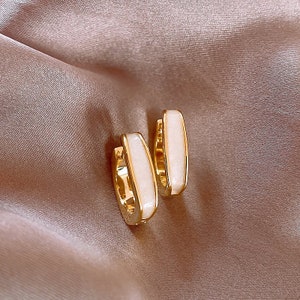 female niche design light luxury premium sense of vegetarian circle earrings buckle Fashion drip glaze square earrings
