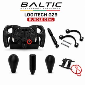 Pode incluir: Um kit de modificação para volante de corrida Logitech G29 da Baltic Motorsport Solutions. O conjunto inclui um acessório para volante com textura de fibra de carbono, dois manípulos de mudanças pretos, um punho cilíndrico, suportes de montagem, parafusos e um elástico vermelho.