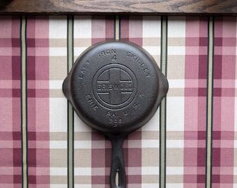 Griswold #4 Large Block Logo Skillet