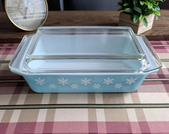 Pyrex Turquoise Snowflake 575-B with Lid