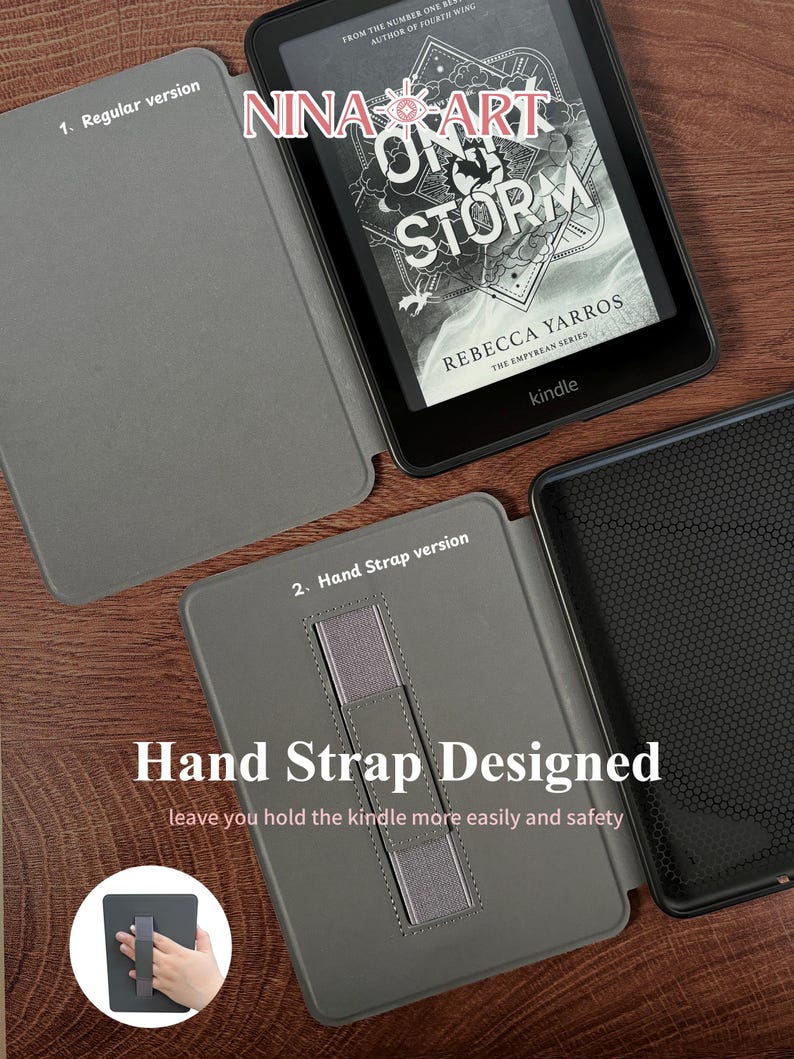 Peut inclure: Deux &eacute;tuis de protection gris pour liseuse Kindle. Le premier est une version standard avec un int&eacute;rieur uni. Le second est une version avec sangle de maintien &eacute;lastique int&eacute;gr&eacute;e. Le texte inclut NINA ART, ONYX STORM, REBECCA YARROS, THE EMPYREAN SERIES, kindle, 1. Regular version, 2. Hand Strap version, et Hand Strap Designed.