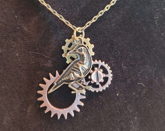 Collier à pendentif engrenage corbeau steampunk