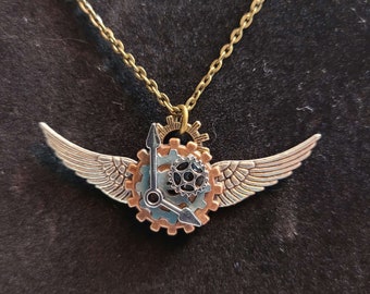 Collier pendentif steampunk engrenages avec ailes