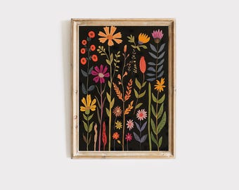 Puede incluir: Una impresión enmarcada de un diseño floral colorido con varias flores y hojas sobre un fondo negro. Las flores son en tonos de naranja, amarillo, rosa, rojo y morado.