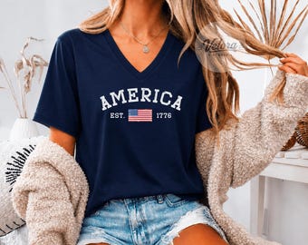 Camiseta Bella Canvas America 1776 con cuello en V, camiseta patriótica minimalista, camiseta del 250 aniversario de EE. UU., camiseta minimalista del 4 de julio, camiseta del Día de la Independencia.