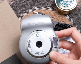 Fujifilm Finepix Z5 CCD Digital Camera Y2K Retro Compact With