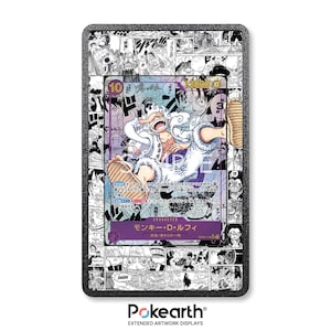 Może przedstawiać: Karta kolekcjonerska z postacią z serii anime One Piece. Karta ma centralny obraz postaci w dynamicznej pozie, otoczony obramowaniem paneli mangi. Karta jest zamknięta w czarnym etui ochronnym, z logo "Pokeearth" na dole.