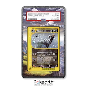 Könnte beinhalten: Eine bewertete Pokémon-Karte mit Houndoom aus dem Skyridge-Set von 2003. Die Karte hat eine schwarz-graue Houndoom-Illustration auf gelbem Hintergrund. Die Karte ist mit GEM MT 10 bewertet und in einem Schutzhalter eingeschlossen.