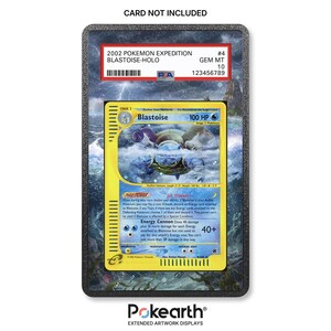 Può includere: Una carta collezionabile Pokemon Expedition Blastoise-Holo del 2002, valutata GEM MT 10 da PSA. La carta è sigillata in una custodia protettiva in plastica con un'etichetta che mostra i dettagli e il numero di serie. Bordo giallo e illustrazione.