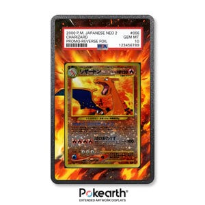 Op de afbeelding: Een beoordeelde Charizard Pokémon-kaart uit de Japanse Neo 2 P.M. set van 2000. De kaart is een promo-reverse foil, beoordeeld GEM MT 10. De kaart heeft een vurige achtergrond en de tekst "リザードン" en "HP120". De kaart zit in een beschermende houder.