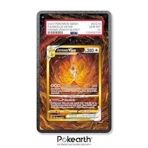 Pode incluir: Um cartão Pokémon classificado com Arceus VSTAR do conjunto Crown Zenith Secret. O cartão tem um design dourado e branco com o texto "Trinity Nova" e "Starbirth". O cartão está envolto em um suporte preto com o texto "Pokearth" na parte inferior.
