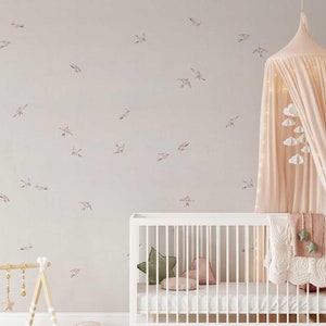 Carta da parati neutra con rondini volanti per camera da letto o cameretta dei bambini - Design minimalista con uccelli pastello - Motivo con uccelli scandinavi per interni moderni