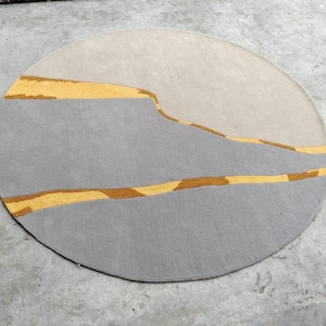 Modern Round Hand Tufted Rug – New Zealand Wool Carpet with Abstract Gold  Grey Design – Contemporary Living Room & Bedroom Area Rug