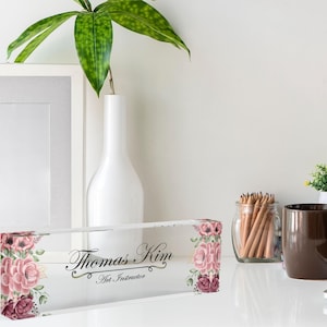 Plaque nominative pour bureau avec fleurs, Plaque nominative en acrylique, Enseigne personnalisée, Décoration de bureau, Cadeau fait main, Cadeau pour professeur, Cadeau pour patron, Cadeau pour nouveau bureau