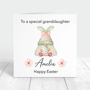 Carte de joyeuses Pâques à une petite-fille spéciale, jolie carte de pâques avec nom personnalisé gonk, cadeau de grand-mère, carte de printemps œufs de pâques de mamie
