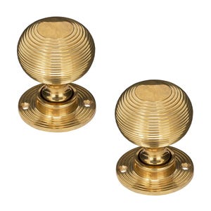 K&ouml;nnte beinhalten: Zwei T&uuml;rkn&ouml;pfe aus Messing. Jeder Knopf hat ein kugelf&ouml;rmiges Design mit Rillen und sitzt auf einer kreisf&ouml;rmigen Basis. Die Kn&ouml;pfe sind goldfarben und f&uuml;r Innent&uuml;ren geeignet.