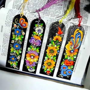 Wooden Bookmark with Traditional Petrykivka Painting – Hand Painted Decorative Ukrainian Floral Design Gift for Book Lovers and Readers