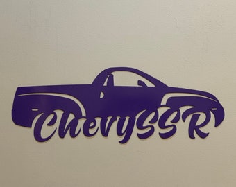 Plaque métallique Chevrolet SSR - Un hommage intemporel aux automobiles américaines classiques. Revêtement poudré de la couleur de votre choix.