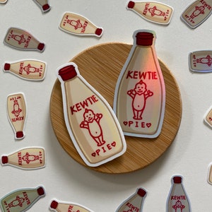 Kewtie Pie Kewpie mayosaussticker - Wordt geleverd in vinyl of holografische sticker | Gestanste laptopsticker, drinkfles, dagboek, scrapbooking