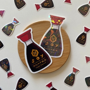 Soy Mates sojasaus sticker - wordt geleverd in vinyl of holografische sticker | Gestanste laptopsticker, bidon, dagboek, plakboek, waterdicht