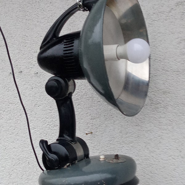 Astralux Vienna Lampe, 1960er Jahre, LOFT INDUSTRIAL Aus Kunststoffstahl und Lampenschirm aus Edelstahl.
