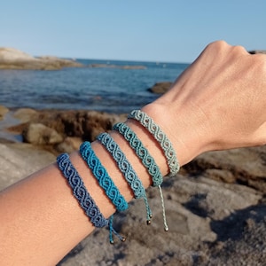 八の字デザインの手編みマクラメブレスレット - 豊富なカラーバリエーション