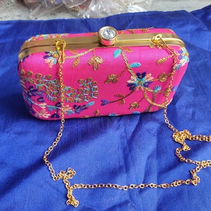 Pochette de soirée de créateur de broderie rose, pochette pour femme, pochette de mariage, nombreuses couleurs disponibles, pochettes cadeaux, cadeau pour elle