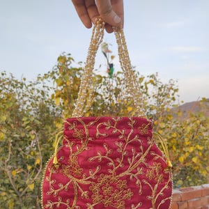 Kastanienbraunes Kunsthandwerk und Schmuckfrauen-Potli-Taschen, Abend-Handtaschen für Frauen, Hochzeits-Gefälligkeiten, indische Potlis, am besten für das Beschenken, Geben Sie Geschenke zurück