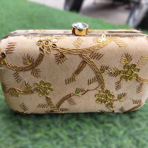 Bolso de mano de diseñador con bordado dorado para fiesta de noche, bolso de mano para mujer, bolso de mano para boda, dije para bolso, bolsas de regalo, regalo para ella, bolso de hombro
