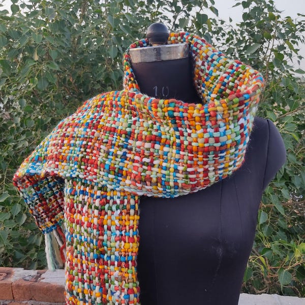 Bufanda multicolor de crochet hecha a mano, bufanda de lana gruesa extra larga y suave para mujer, accesorios de invierno, regalo para ella, bufanda cálida y acogedora de arcoíris